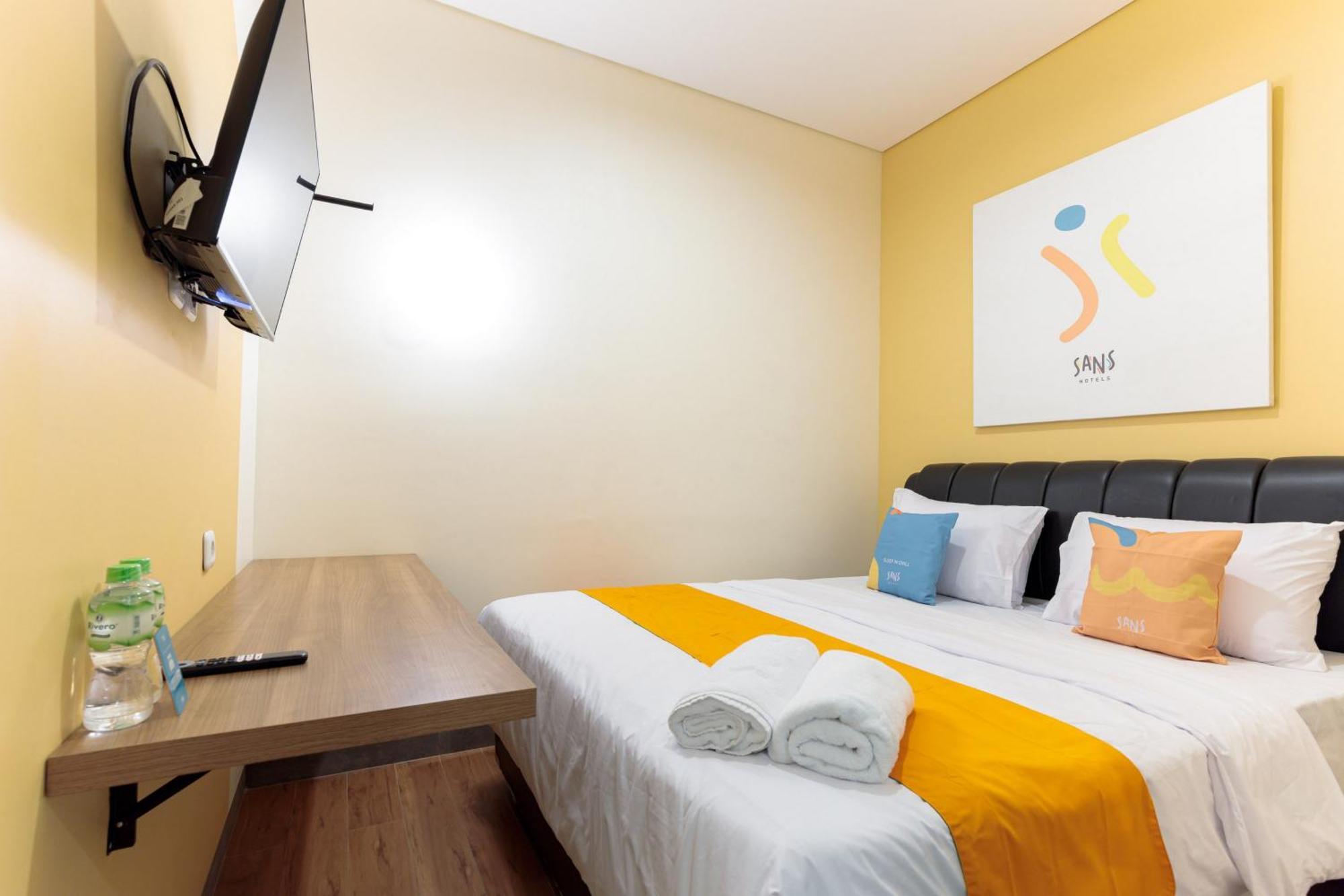Sans Hotel Kelapa Gading Yakarta Exterior foto